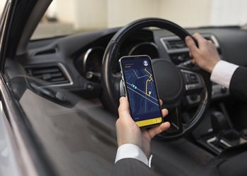 Chauffeur Uber : guide complet pour se lancer et bien s’assurer