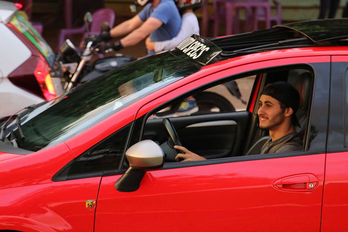 découvrez l'assurance auto spécialement conçue pour les étudiants : des tarifs avantageux, des garanties adaptées et une souscription facile pour rouler sereinement dans votre quotidien.