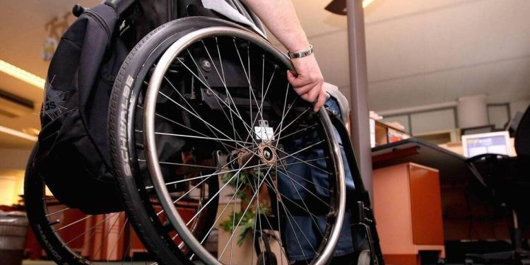 découvrez notre guide complet sur l'assurance auto pour les personnes en situation de handicap. protégez votre véhicule et votre mobilité avec des options adaptées à vos besoins spécifiques. obtenez des conseils sur les meilleures pratiques, les garanties disponibles et les aides financières possibles.