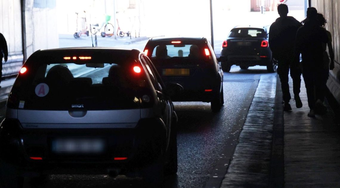 découvrez nos solutions de protection automobile à marseille pour sécuriser votre véhicule contre les intempéries, les chocs et le vol. offrez à votre voiture la meilleure défense avec nos services professionnels adaptés à vos besoins.