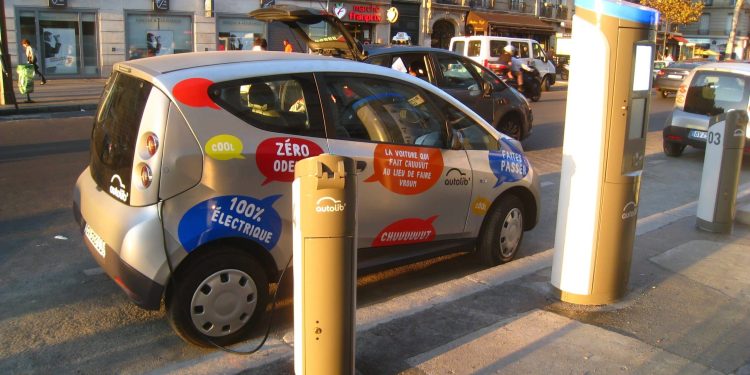 protégez votre véhicule avec une assurance auto adaptée aux tempêtes et orages. découvrez des solutions qui garantissent une couverture complète en cas de dommages causés par des intempéries. obtenez un devis personnalisé et roulez en toute sérénité, même sous les cieux orageux!