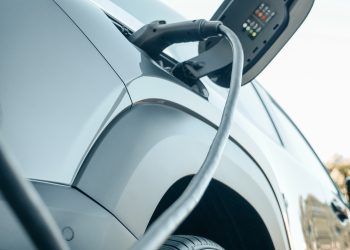 découvrez notre assurance voiture électrique adaptée à vos besoins. protégez votre véhicule avec des garanties complètes et profitez d'avantages exclusifs pour les conducteurs de voitures électriques. obtenez un devis gratuit en ligne et roulez sereinement!