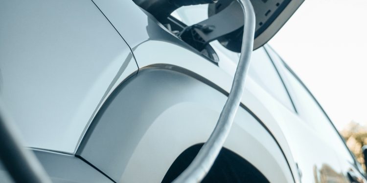 découvrez notre assurance voiture électrique adaptée à vos besoins. protégez votre véhicule avec des garanties complètes et profitez d'avantages exclusifs pour les conducteurs de voitures électriques. obtenez un devis gratuit en ligne et roulez sereinement!