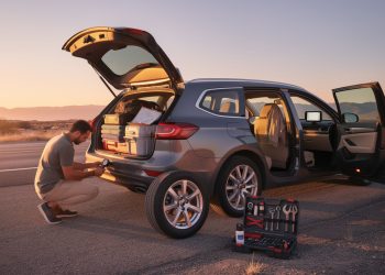 découvrez 10 astuces indispensables pour préparer un road trip en voiture réussi et profiter pleinement de votre aventure sur la route.