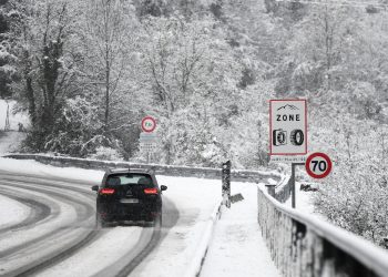 découvrez comment votre assurance couvre les accidents liés au verglas et à la neige pour une protection optimale en hiver.