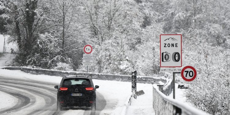 découvrez comment votre assurance couvre les accidents liés au verglas et à la neige pour une protection optimale en hiver.