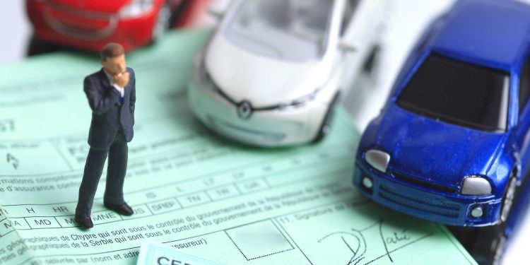 découvrez nos astuces pour payer moins cher votre assurance auto et économiser sur votre contrat tout en restant bien couvert.