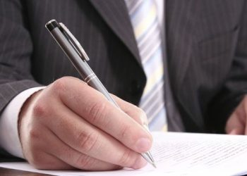 découvrez des astuces efficaces pour réduire votre facture d'assurance auto et économiser tout en restant bien couvert.