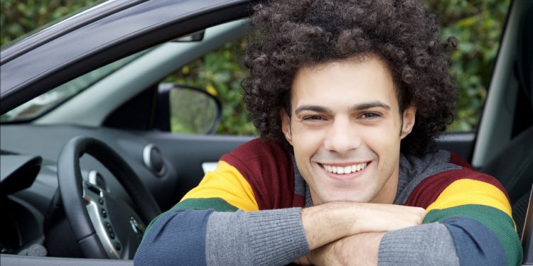 découvrez nos conseils pratiques pour choisir une assurance auto adaptée aux jeunes conducteurs et bénéficier des meilleures offres.