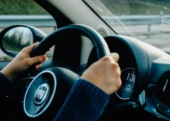 découvrez si vous payez trop cher votre assurance auto en 2025 et apprenez à optimiser votre contrat pour faire des économies.