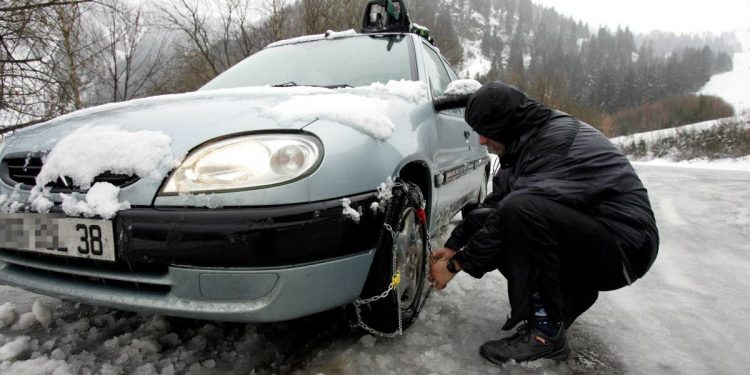 découvrez les équipements hiver obligatoires pour la saison 2025-2026 afin de garantir votre sécurité sur la route et respecter la réglementation en vigueur.
