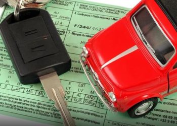 découvrez les causes et impacts de la hausse des tarifs d'assurance auto, et comment gérer au mieux votre budget face à ces augmentations.