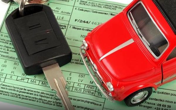 découvrez les causes et impacts de la hausse des tarifs d'assurance auto, et comment gérer au mieux votre budget face à ces augmentations.