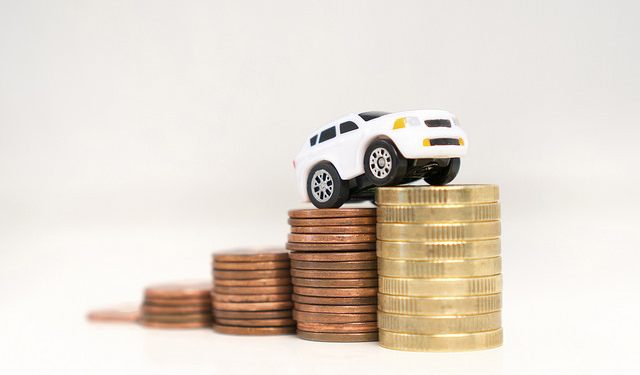 découvrez les hausses des primes d'assurance auto dans les différentes provinces et comment elles impactent votre budget automobile.