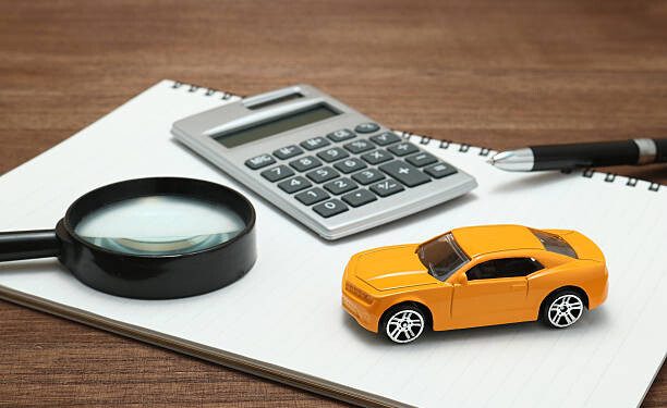 découvrez pourquoi les tarifs d'assurance auto augmentent et obtenez des conseils pratiques pour économiser sur votre contrat d'assurance.