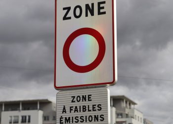 découvrez les impacts clés du projet de loi sur la suppression des zones à faibles émissions (zfe) et ses conséquences sur l'environnement, la mobilité et l'économie locale.