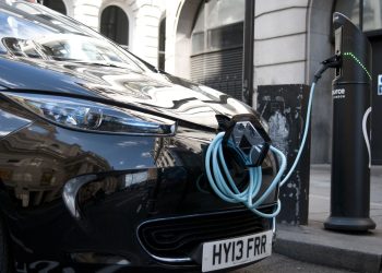découvrez les tarifs et conseils pour choisir la meilleure assurance voiture électrique adaptée à vos besoins et budget.