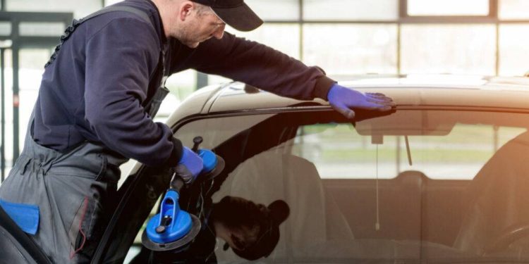 découvrez les causes et les solutions au remplacement excessif des pare-brise pour éviter les coûts inutiles et garantir la sécurité de votre véhicule.