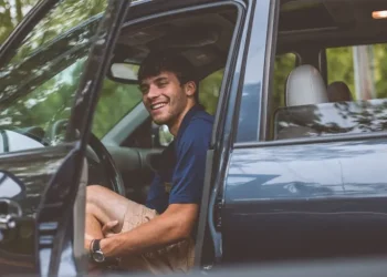 découvrez notre guide pratique pour résilier votre assurance auto facilement et rapidement, avec toutes les étapes et conseils indispensables.