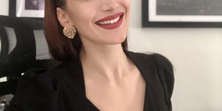 découvrez l'usage et les règles des plaques roses sur les routes en 2026, notamment pour les véhicules neufs ou en transit temporaire.