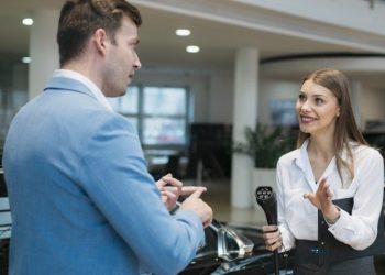 découvrez les différences entre l'assurance auto pour véhicules électriques et thermiques, et choisissez la meilleure option pour protéger votre voiture.