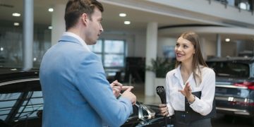 découvrez les différences entre l'assurance auto pour véhicules électriques et thermiques, et choisissez la meilleure option pour protéger votre voiture.