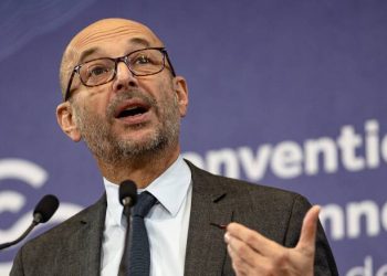 découvrez les attitudes majoritaires de défiance envers l'assurance, tandis qu'un quart des assurés affichent un comportement exemplaire.