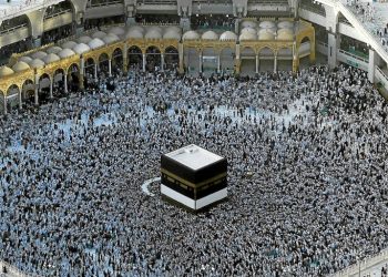 découvrez la croissance historique des assurances en tunisie avec un chiffre d'affaires record de 4,25 milliards de dinars prévu en 2025. analyse et perspectives du marché tunisien de l'assurance.