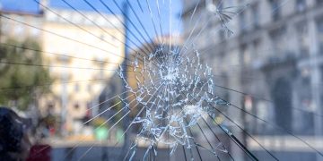 découvrez notre assurance auto avec garantie bris de glace pour protéger votre véhicule des dommages aux vitres. couverture complète et assistance rapide.