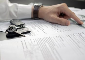 découvrez comment reconnaître et éviter les escroqueries liées aux assurances accident pour protéger vos droits et votre indemnisation.