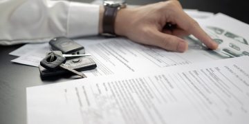 découvrez comment reconnaître et éviter les escroqueries liées aux assurances accident pour protéger vos droits et votre indemnisation.