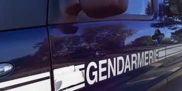une femme de 86 ans condamnée suite à une erreur sur son assurance auto, découvrez les détails de cette affaire et ses conséquences.