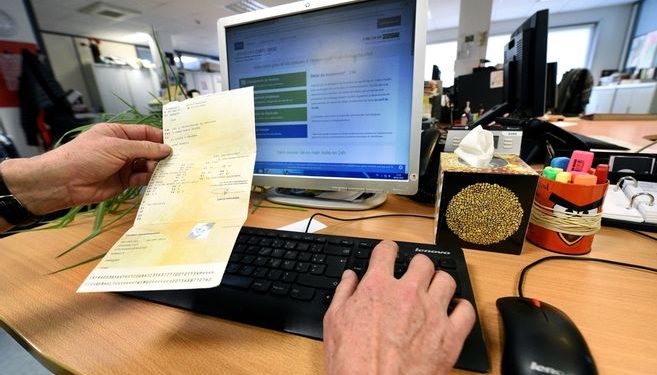 découvrez comment reconnaître et éviter la fraude liée à la carte grise automobile, ainsi que les démarches pour sécuriser vos démarches administratives.