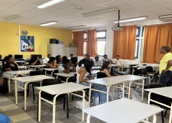 découvrez les enjeux de la journée sécurité routière : prévention des accidents, rôle des secours, importance de l'assurance et dangers liés aux stupéfiants au volant.