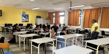 découvrez les enjeux de la journée sécurité routière : prévention des accidents, rôle des secours, importance de l'assurance et dangers liés aux stupéfiants au volant.