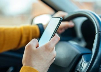 Assurance auto en 2026 : toutes les démarches – souscription, résiliation, déclaration de sinistre – se font désormais en ligne