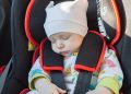 Comment prévenir la chute de tête de bébé dans son siège-auto : les réglages indispensables pour une sécurité optimale