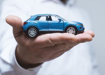 En 2026, l’assurance d’une Tesla frôle le coût combiné de deux Dacia, selon une étude de LeLynx