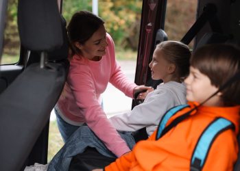 Transporter les enfants des autres à l&rsquo;école ou au sport : ce que votre assurance couvre vraiment