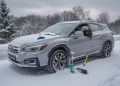 découvrez nos conseils essentiels pour préparer efficacement votre voiture à affronter l'hiver en toute sécurité et préserver ses performances.