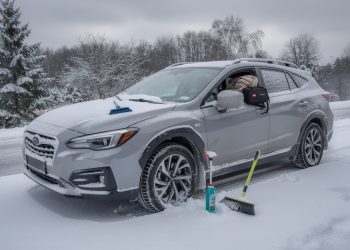 découvrez nos conseils essentiels pour préparer efficacement votre voiture à affronter l'hiver en toute sécurité et préserver ses performances.