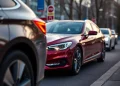 Comment l’assurance auto s’adapte-t-elle à une voiture hybride